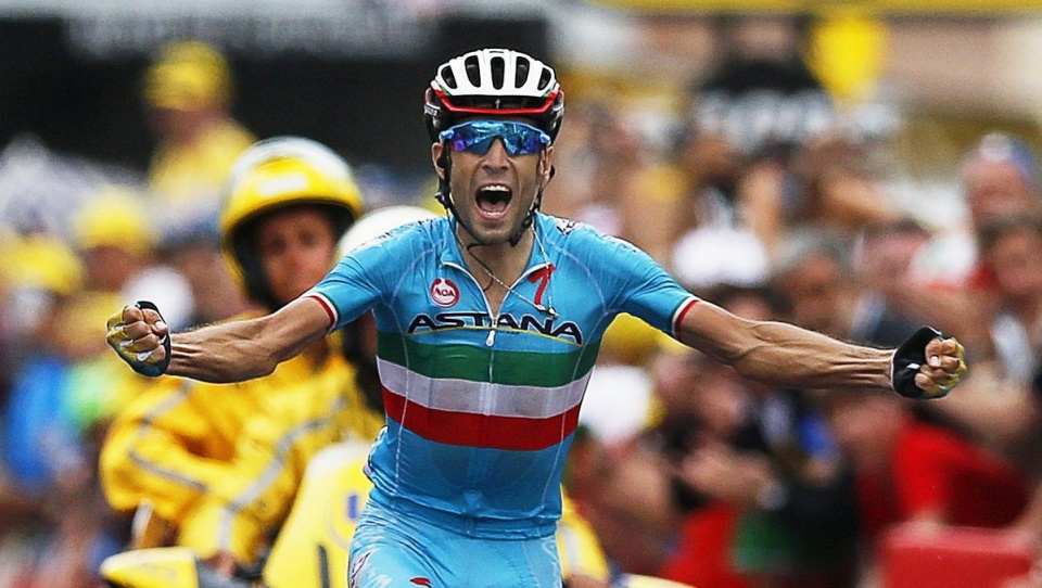 Nibali, triumfator ubiegłorocznej "Wielkiej Pętli", zwyciężył po efektownej, indywidualnej akcji. Fot. PAP/EPA