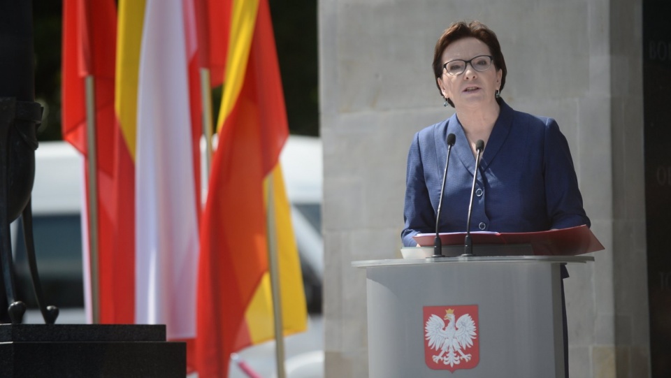 Premier Ewa Kopacz podczas uroczystości przed Grobem Nieznanego Żołnierza. Fot. PAP/Bartłomiej Zborowski