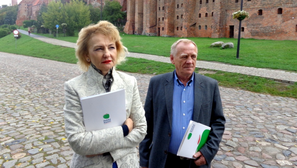 W trakcie konferencji prasowej w Grudziądzu, Iwona Michałek odniosła się do wizyt Bronisława Komorowskiego w tym mieście. Fot. Marcin Doliński