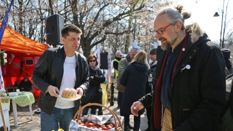 Wielkanocna manifestacja KOD przed KPRM