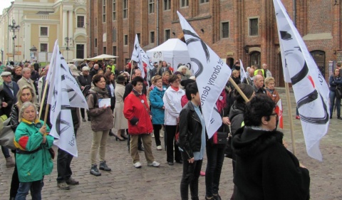 Manifestacja KOD w Toruniu
