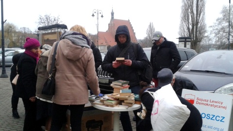 Książka pod Choinkę - świąteczna akcja SLD