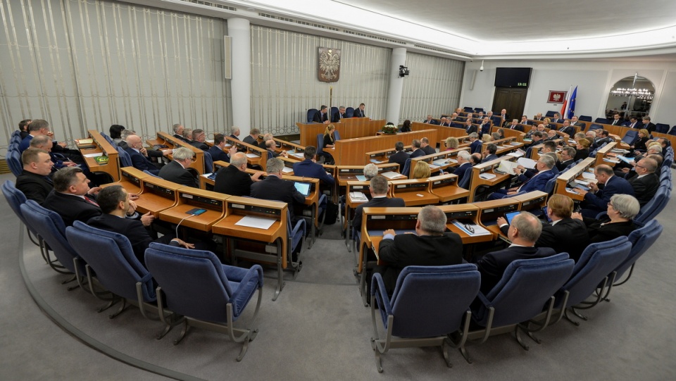 Za przyjęciem noweli bez poprawek głosowało 56 senatorów, 28 było przeciw, a 3 wstrzymało się od głosu. Fot. PAP/Marcin Obara