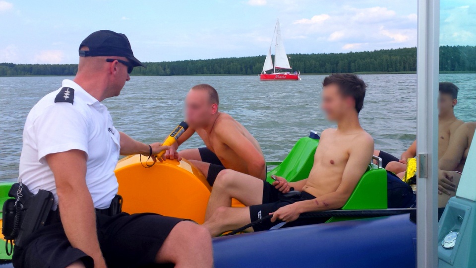 Funkcjonariusze skontrolowali 43 osoby, które korzystały z jednostek pływających. Fot. KWP w Bydgoszczy