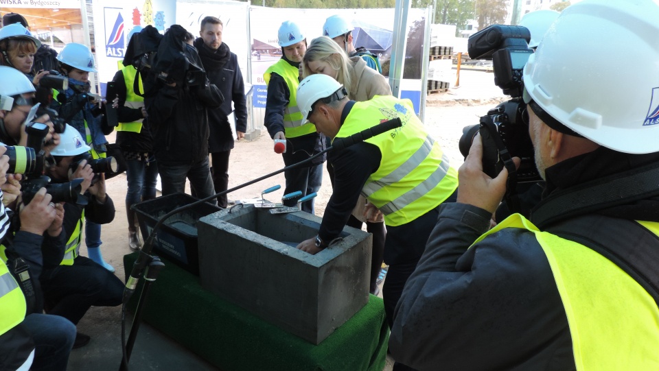 Dziś oficjalnie wmurowano kamień węgielny pod budowę obiektu. Fot. Lech Przybyliński