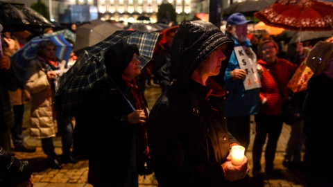 Przed Pałacem Prezydenckim manifestacja pod hasłem Wszystkie światła na prezydenta