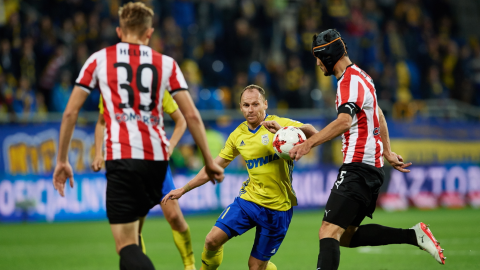 Ekstraklasa piłkarska - remisy Sandecji ze Śląski i Arki z Cracovią