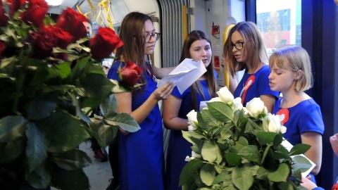 Obchody Święta Niepodległości - rozśpiewany tramwaj w Bydgoszczy