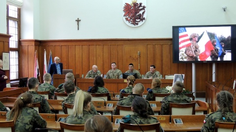 Uczniowie klas mundurowych spotkali się z amerykańskimi żołnierzami