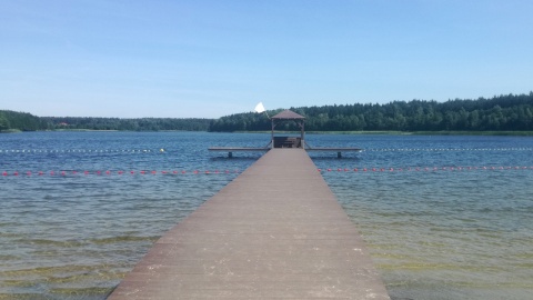 Nowe pomosty na kąpielisku nad jeziorem Deczno