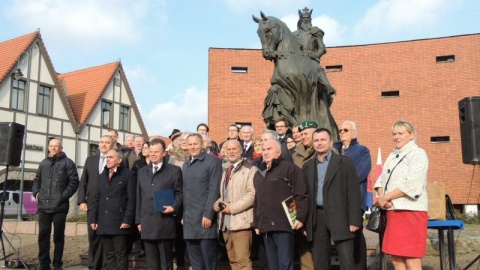 Drugi monument do przesunięcia. Gdzie stanie pomnik Kazimierza Wielkiego