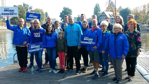 Rafał Bruski na kajakach mówił o bydgoskich inwestycjach nad wodą