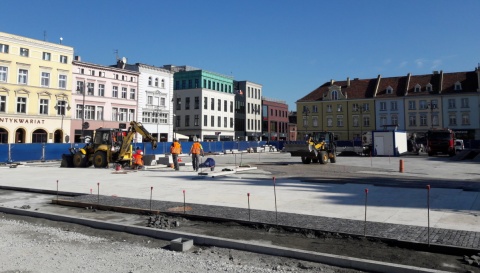 W trakcie rewitalizacji, Stary Rynek w Bydgoszczy odkrywa swoje tajemnice