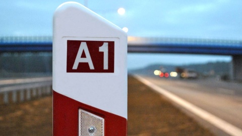 Utrudnienia na A1 koło Włocławka. Samochody uderzyły w bariery