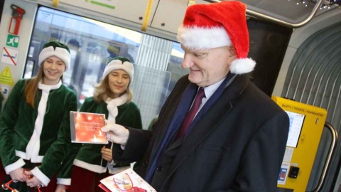 Tramwaj z kolędami jeździ po Toruniu