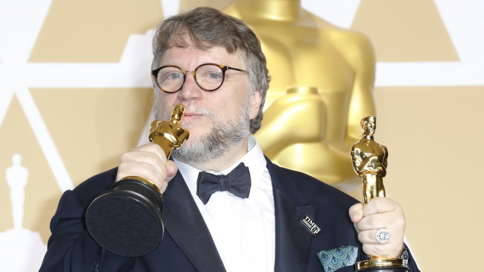"Kształt wody" w reż. Guillermo del Toro, tegoroczny faworyt, został w nocy z niedzieli na poniedziałek nagrodzony czterema Oscarami - w tym dla najlepszego filmu i za reżyserię. Fot. PAP/EPA