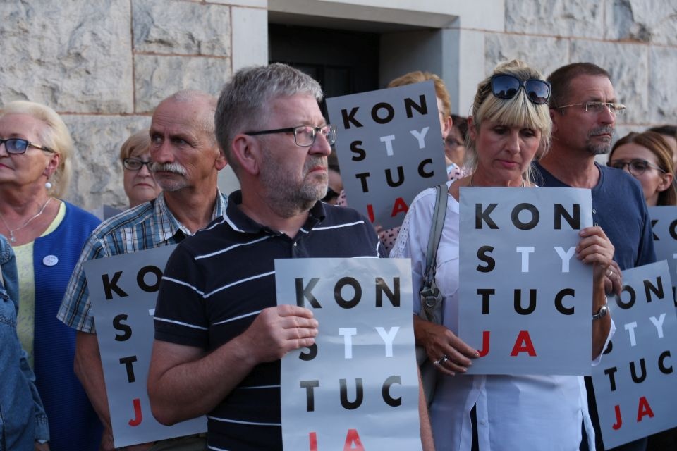 Protest pod bydgoskim sądem/fot. Janusz Wiertel