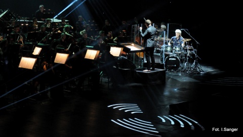 W Bydgoszczy podczas finału Drums Fusion 2019 muzykowi i kompozytorowi towarzyszyła orkiestra Opery Nova i specjalnie zaproszeni polscy muzycy jazzowi.