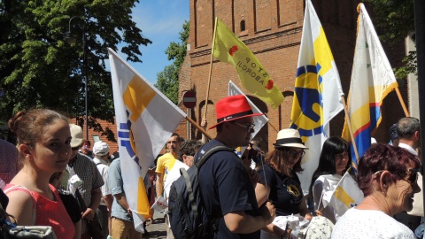 Uczestnicy marszu przeszli spod katedry na plac przed Bazyliką św. Wincentego a Paulo. Fot. Tatiana Adonis