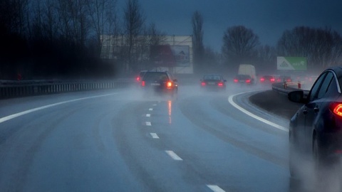 Uwaga ślisko Kierowcy noga z gazu