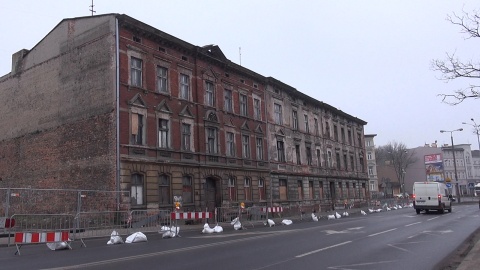 Tramwaj na ul. Kujawskiej w Bydgoszczy. Najpierw rozbiórka kamienic [wideo]