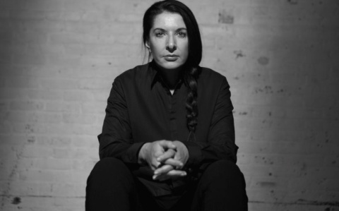 Na wystawę z różańcem Kontrowersje wokół toruńskiej wystawy Mariny Abramović