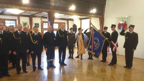 Ludzie ufają strażakom i doceniają ich ciężką pracę. Nie tylko od święta...strażaka