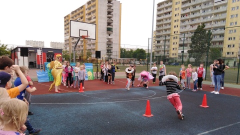 Zabawa, integracja i pokonywanie lęków. Dzień Dziecka w toruńskiej szkole