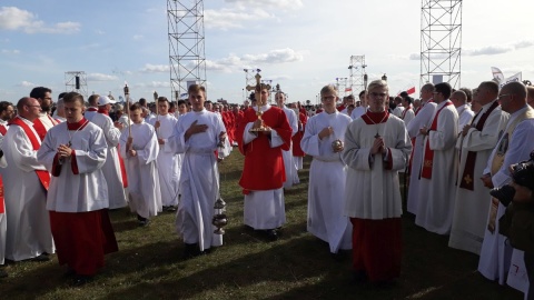 Polska pod Krzyżem. Wielka modlitwa we Włocławku i w całym kraju [wideo, zdjęcia]