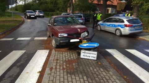 Miało być ślisko, a były promile Kierowca wjechał w rondo