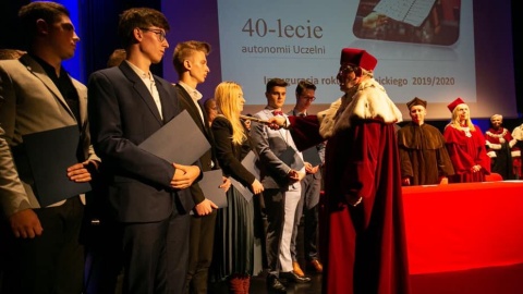 Szymon Nehring na inauguracji. 40-lecie usamodzielnienia Akademii Muzycznej