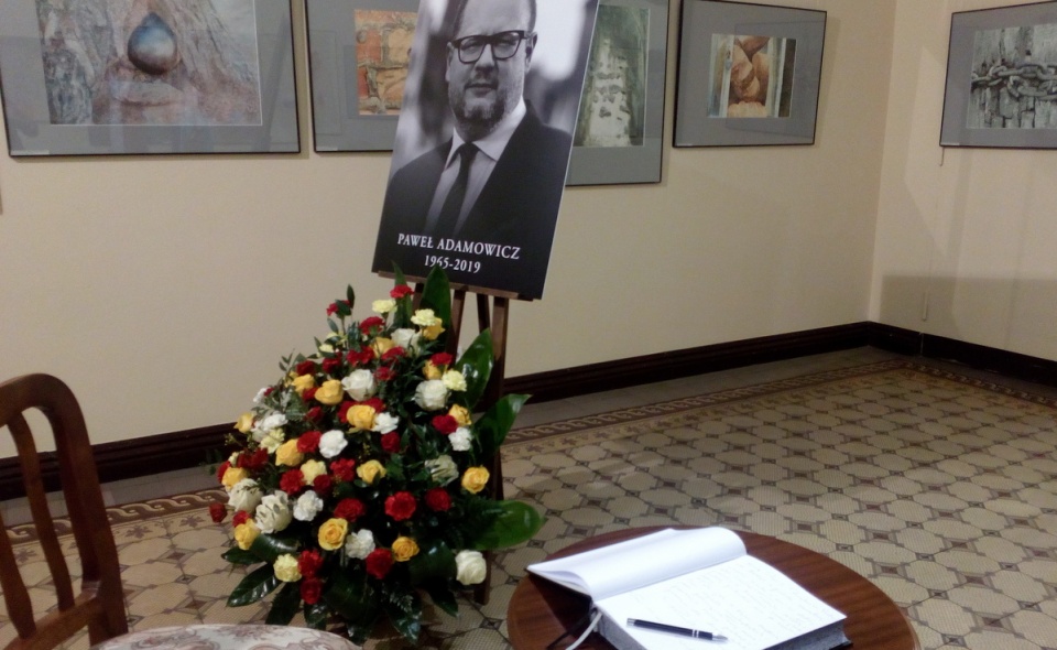Księga kondolencyjna jest wyłożona w toruńskim Urzędzie Miasta/fot. Monika Kaczyńska
