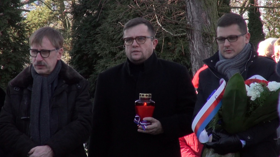 Podczas uroczystości z udziałem samorządowców i uczniów pobliskiej szkoły nawiązano do zabójstwa prezydenta Gdańska, Pawła Adamowicza/fot. Janusz Wiertel