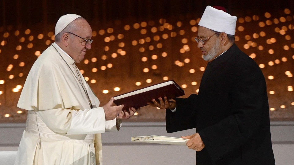 Papież Franciszek i wielki imam uniwersytetu Al-Azhar w Kairze Ahmed al-Tayeb. Fot. PAP/EPA/LUCA ZENNARO
