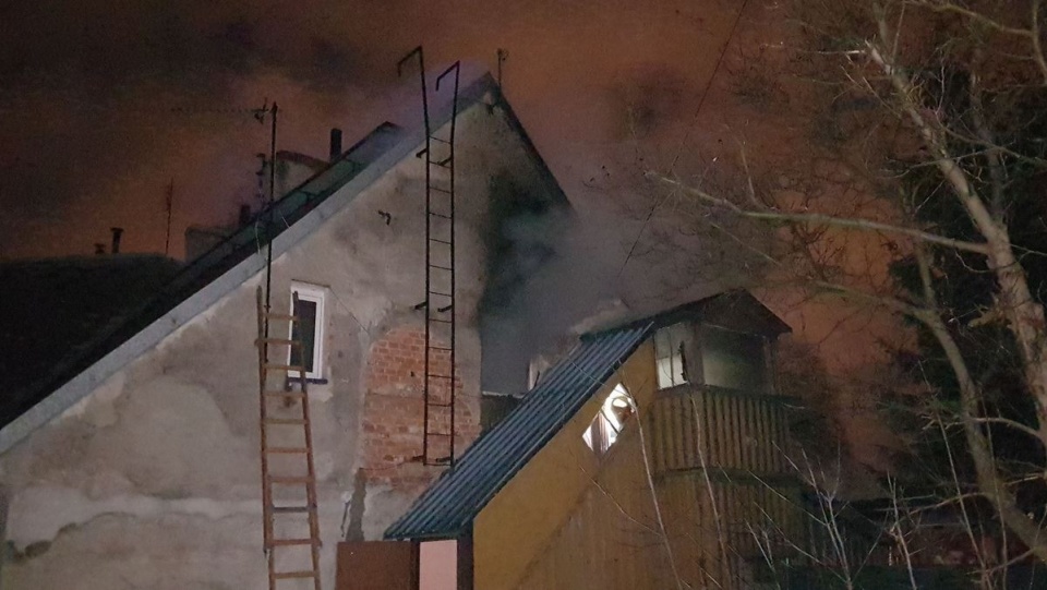 Pożar wybuchł na poddaszu domu przy ul. Flisackiej/fot. Bydgoszcz 998, Facebook