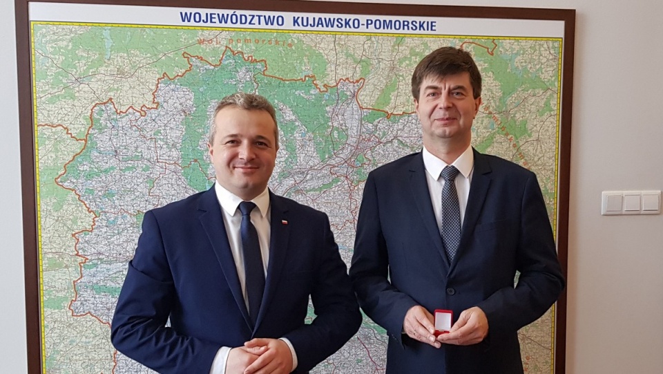 Od lewej: wojewoda Mikołaj Bogdanowicz i jego nowy doradca Jerzy Kowalik/fot. materiały UW