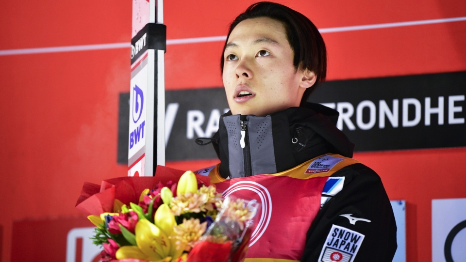 Na zdjęciu Ryoyu Kobayashi, który wygrywając konkurs w Trondheim cieszył się już z 12. zwycięstwa w tym sezonie. Fot. PAP/OLE MARTIN WOLD