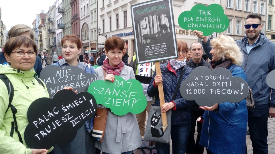 Manifestacja na Rynku Staromiejskim w Toruniu. Fot. Adriana Andrzejewska