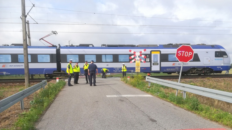 Przejazd kolejowy w Walentowie, na którym doszło do tragedii/fot. materiały policji
