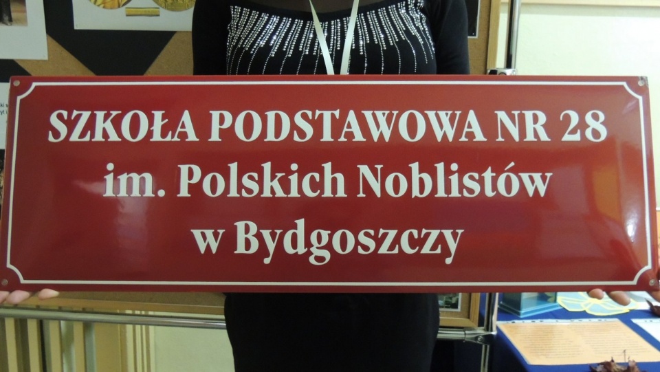 Szkoła Podstawowa nr 28 na bydgoskich Kapuściskach od dziś oficjalnie nosi imię Polskich Noblistów. Fot. Tatiana Adonis