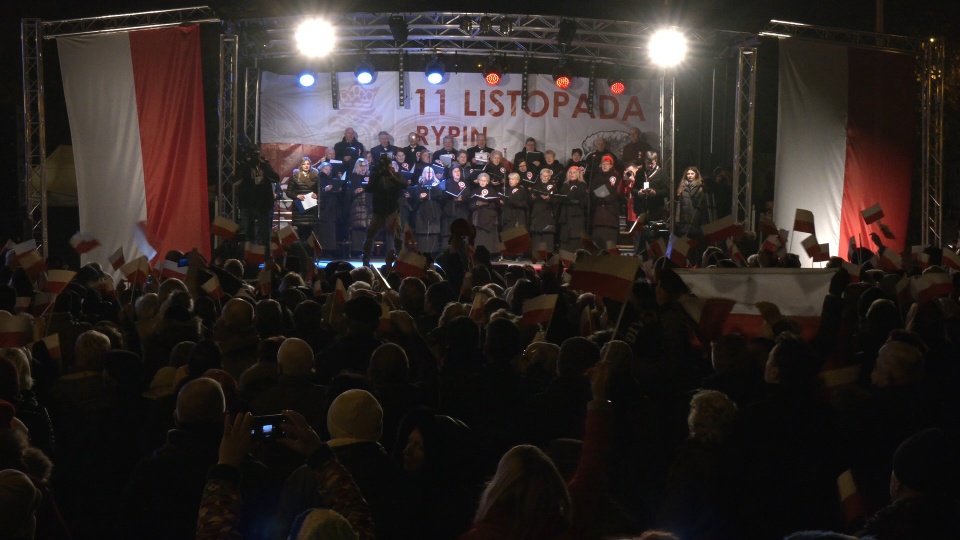 Prezydent Andrzej Duda śpiewał dziś pieśni patriotyczne z mieszkańcami Rypina (jw)