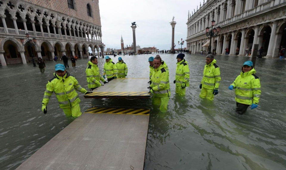Plac św. Marka w Wenecji po trzeciej powodzi/fot. PAP/EPA/Andrea Merola