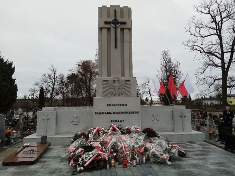 Znów góruje na okolicznymi mogiłami. Pomnik na cmentarzu w Szubinie