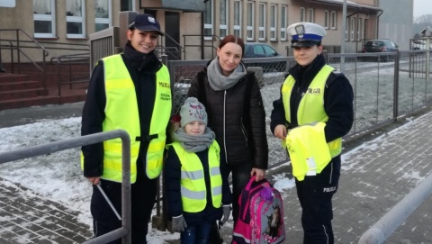 Policyjna akcja - chronią pieszych i rowerzystów, apelują o noszenie odblasków