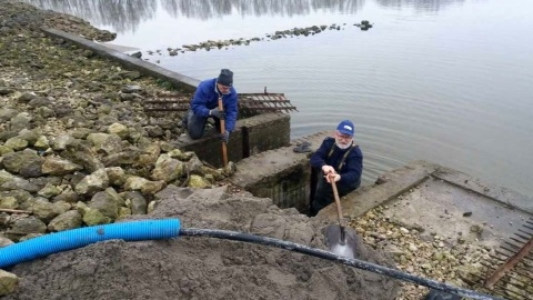 Wiosenne porządki nad wodą - usuwanie mułu, gałęzi, śmieci