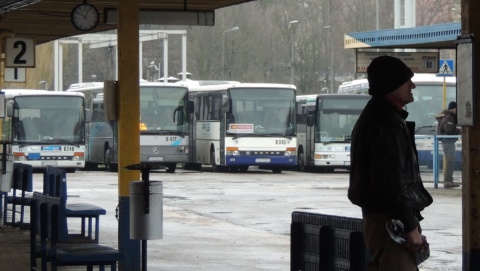 W dni powszednie jak w soboty, a w weekendy bez autobusów. PKS jeździ inaczej