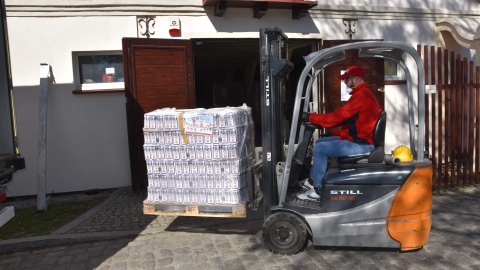 Podarowali żywność, całe palety Caritas przekaże potrzebującym