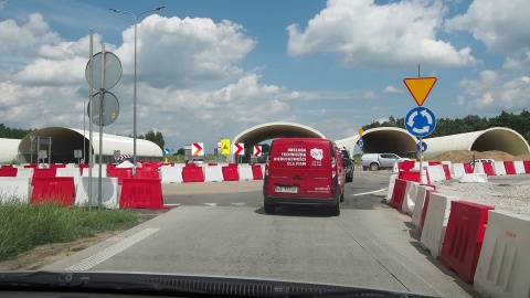 Przekładają ruch ze starej drogi na dojazdową. Trasa S5 ciągle w budowie [wideo, zdjęcia]