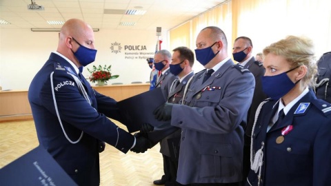 W Święto Policji wspomnienia, odznaczenia i ponad tysiąc awansów [zdjęcia]