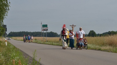 Modlili się, jestem uzdrowiony, więc im służę. Pielgrzymka coraz bliżej Jasnej Góry [zdjęcia]